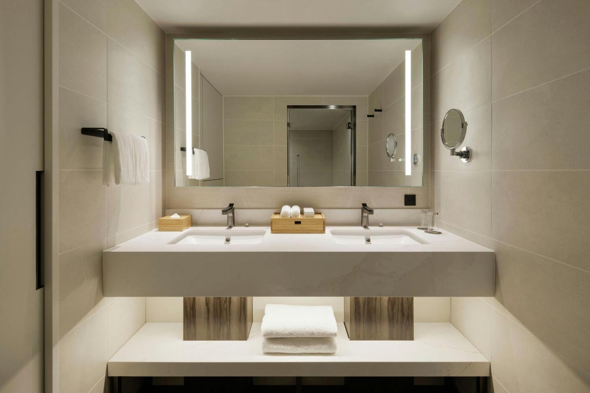 Courtyard By Marriott Tokyo Ginza Hotel Екстер'єр фото